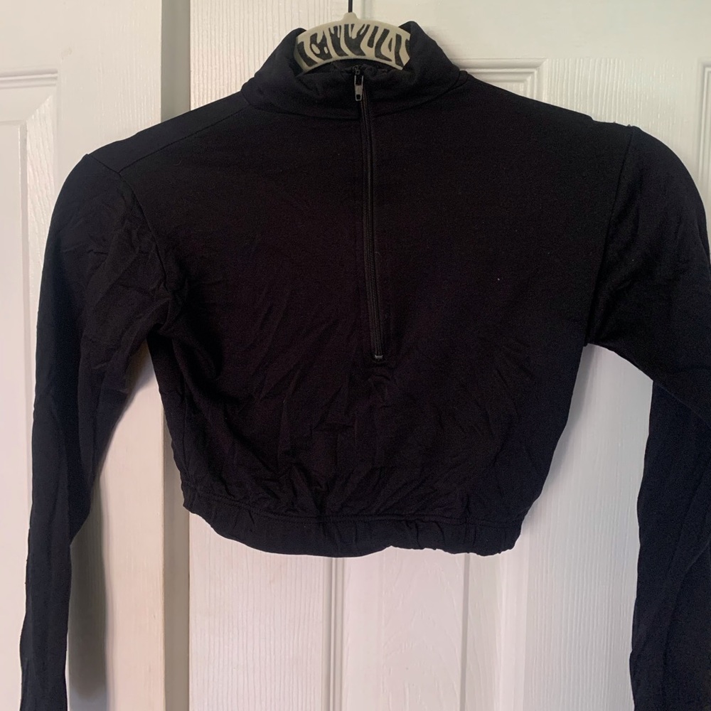 Super cute cropped long sleeve turtle neck!!